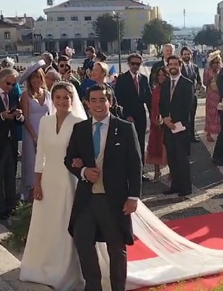 Caras  Vestido de noiva de Maria Francisca faz lembrar o de Letizia de  Espanha