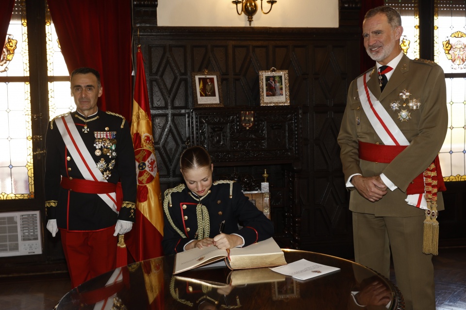 O juramento de bandeira e a mensagem da princesa Leonor de Espanha