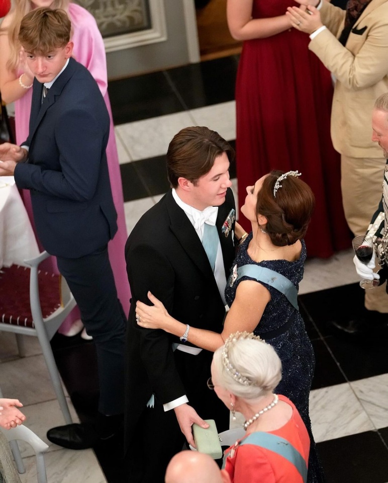 Príncipe Christian da Dinamarca celebra 18 anos com jantar de gala