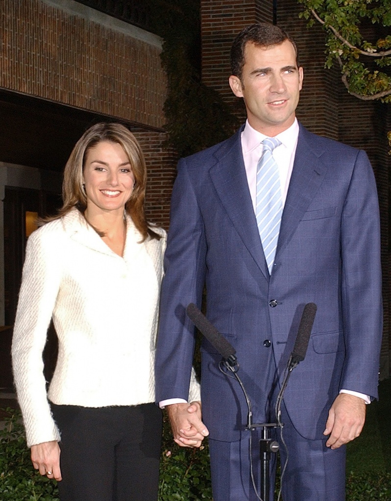 Felipe e Letizia anunciam o noivado no jardim do Palácio da Zarzuela, a 3 de novembro de 2003