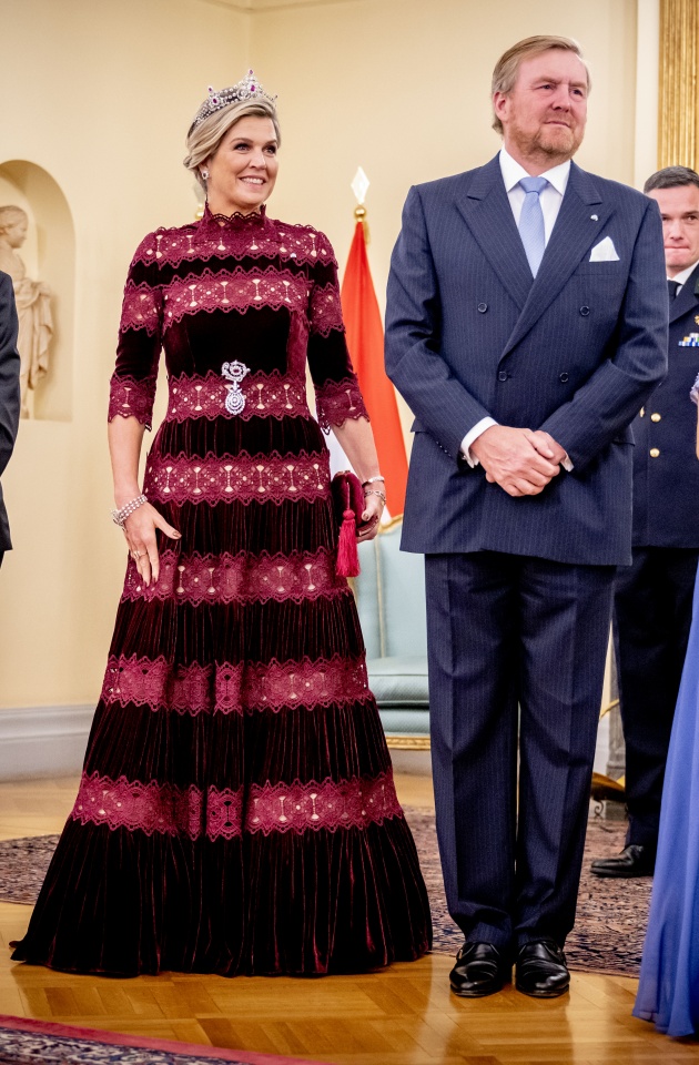 Mathilde da Bélgica e Máxima dos Países Baixos usam o mesmo vestido, que custa mais de dois mil euros