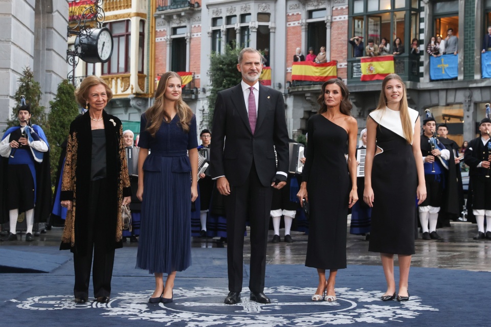 Na cerimónia do Prémio Princesa das Astúrias, Letizia e Felipe VI felizes com o percurso das filhas 