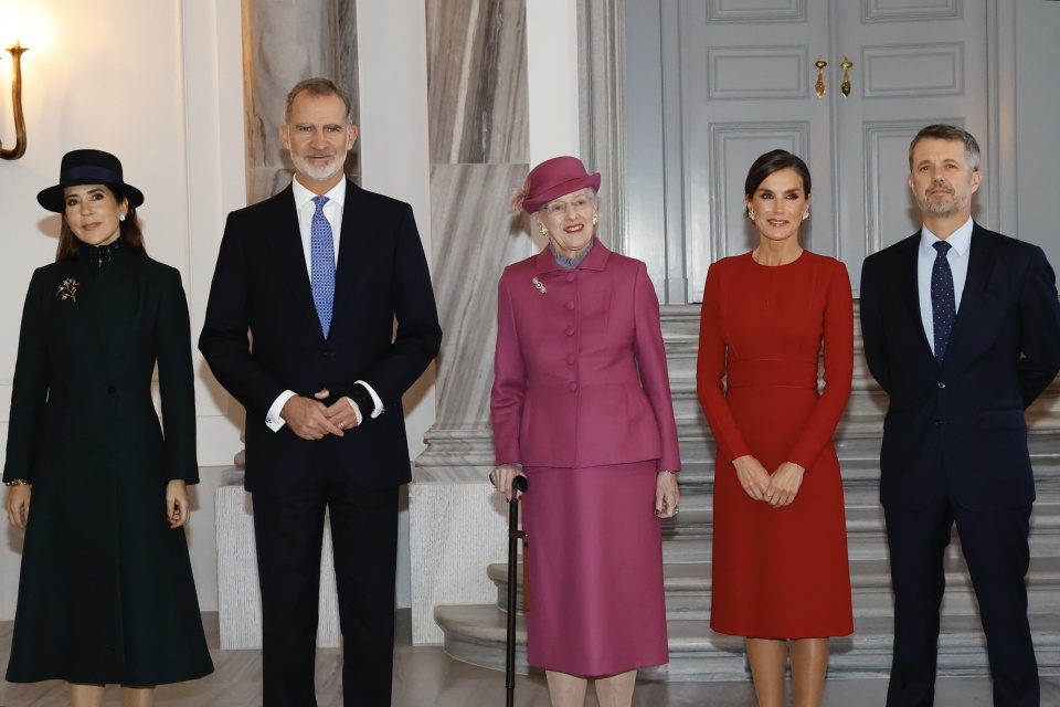 O caloroso encontro de Letizia e Felipe VI com a rainha e os príncipes da Dinamarca