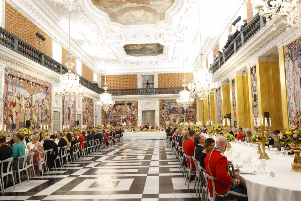 Margarida da Dinamarca oferece jantar de gala em honra dos reis de Espanha
