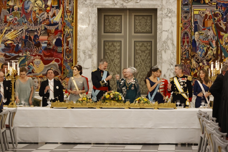 Margarida da Dinamarca oferece jantar de gala em honra dos reis de Espanha