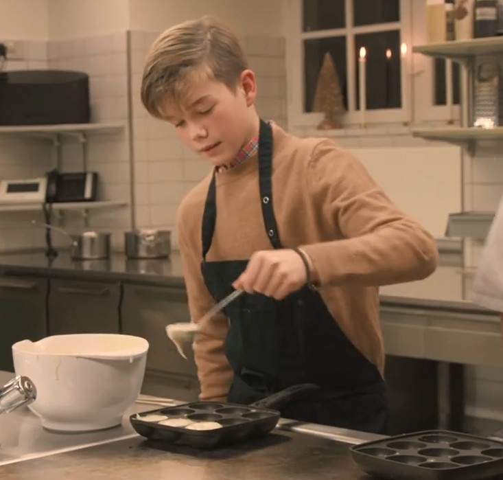 Príncipe Vincent da Dinamarca revela o seu talento na cozinha do palácio