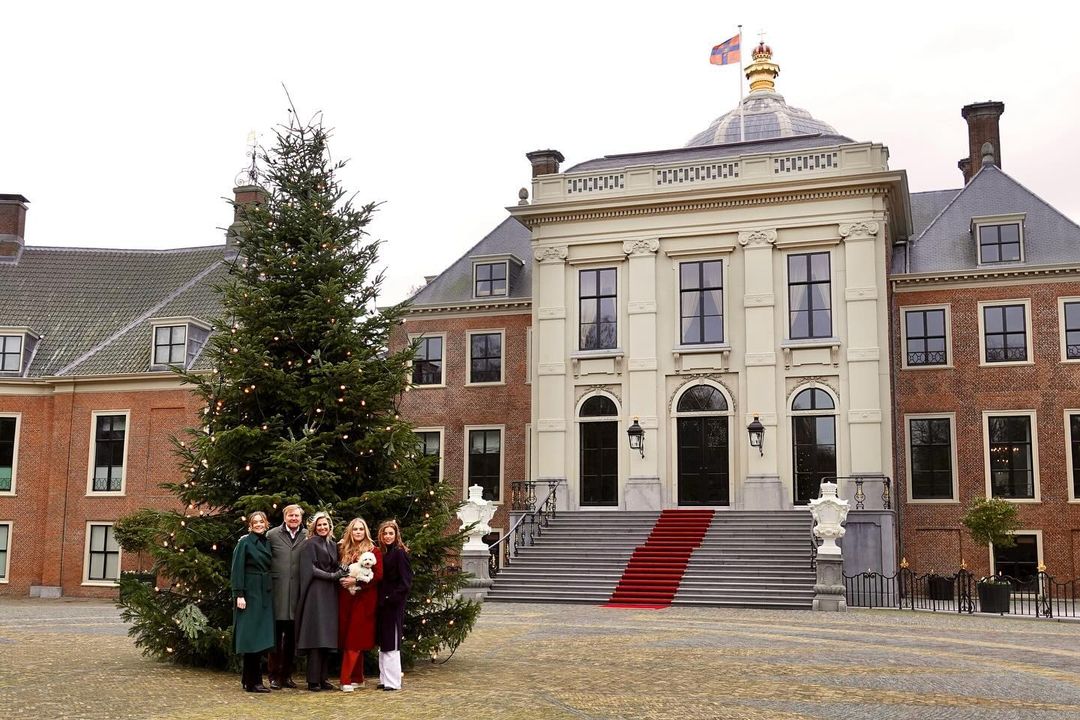 Colorido e com o amigo de quatro patas, é assim o postal de Natal de Maxima e Guilherme dos Países Baixos