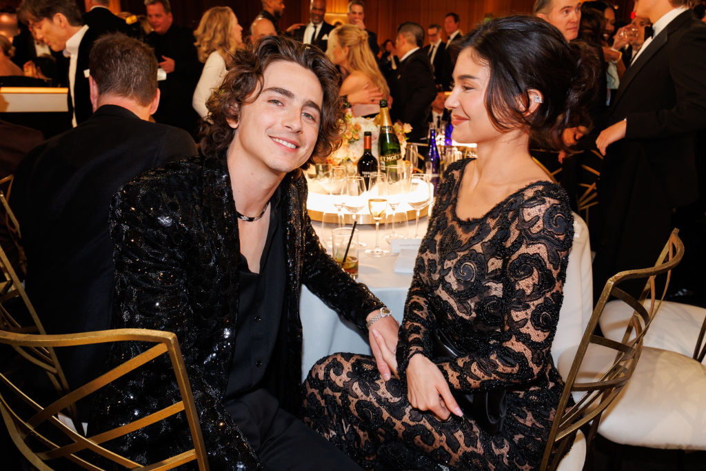 Kylie Jenner e Thimothée Chalamet protagonizam o beijo da noite dos Golden Globes Awards