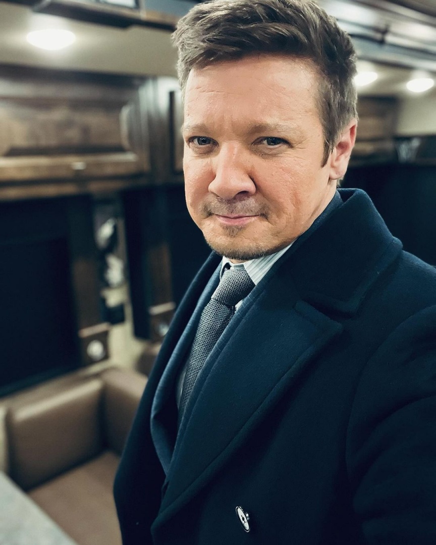 Jeremy Renner volta ao trabalho