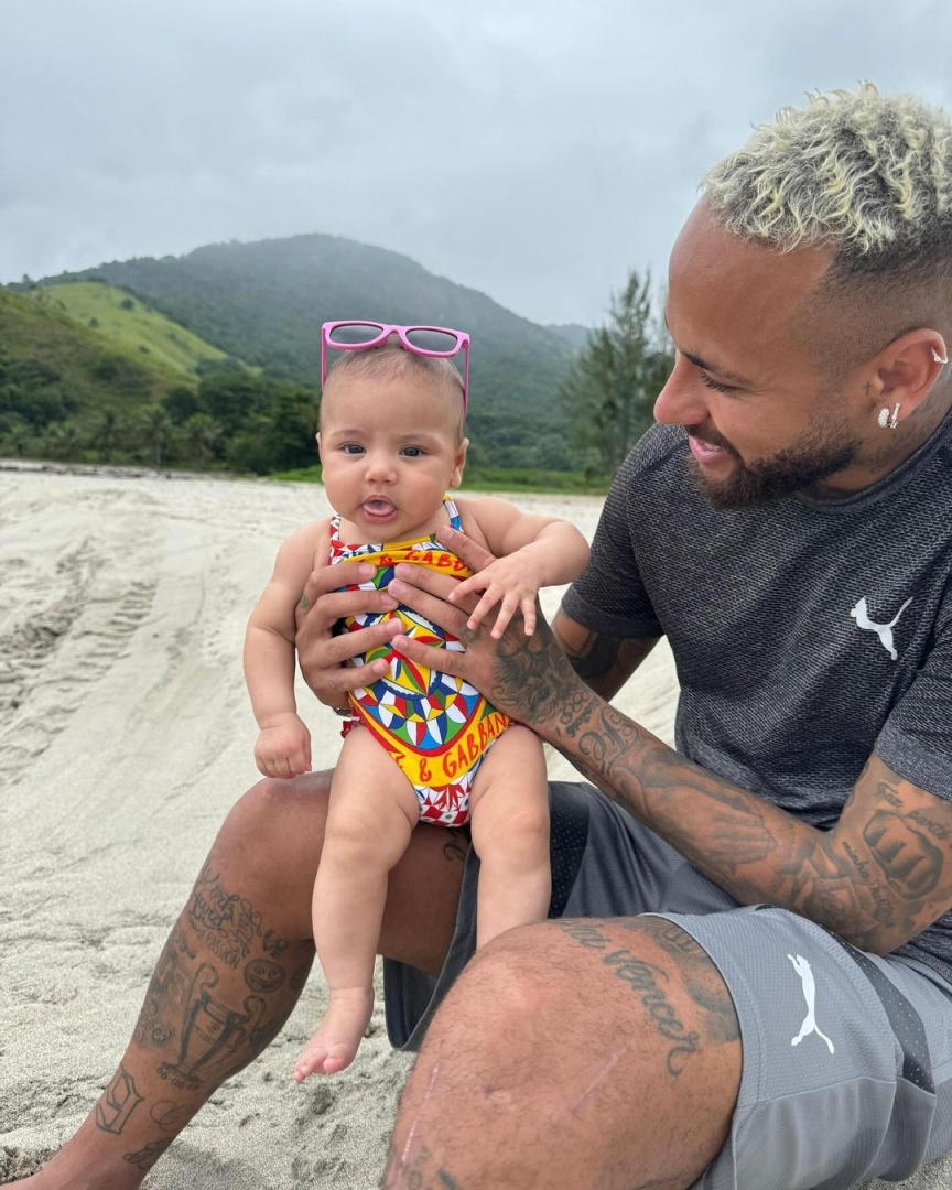 Neymar apaixonado pela filha, Mavie