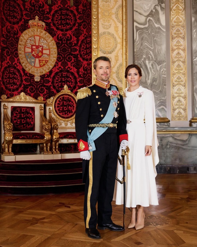 Os novos retratos oficiais dos reis da Dinamarca