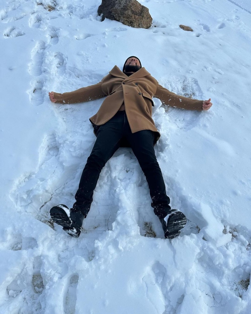 John Legend diverte-se com os filhos na neve