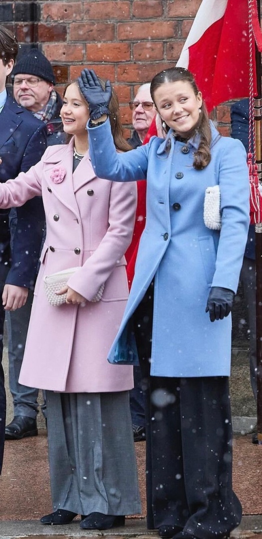 Princesas Isabella e Josephine recorrem ao guarda-roupa da mãe