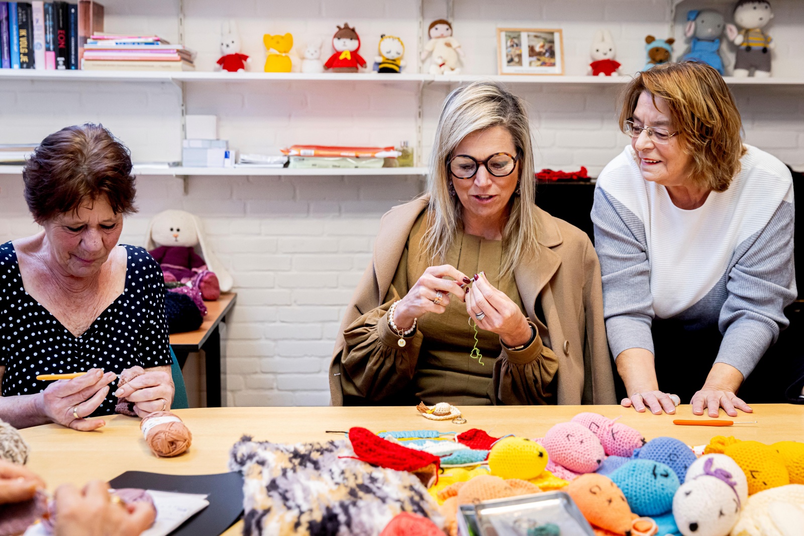 Maxima revela o seu lado mais divertido num atelier de costura