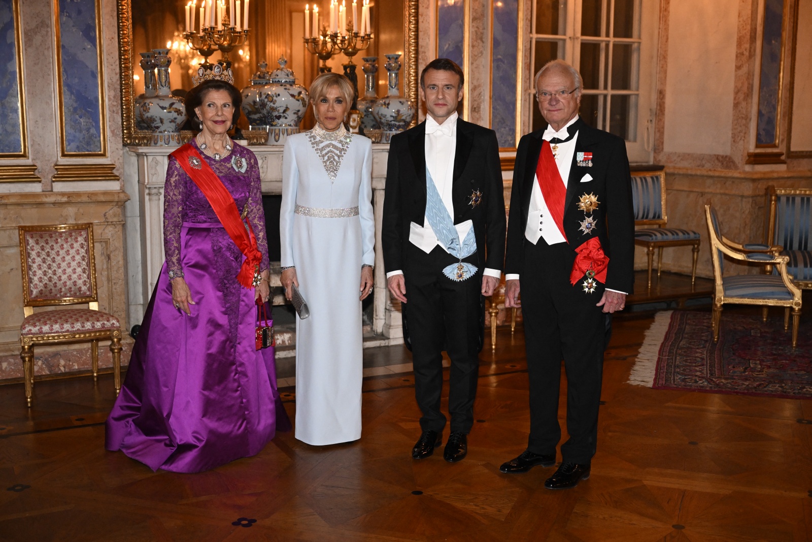 Desfile de tiaras e joias no jantar de gala em honra de Brigitte e Emmanuel Macron