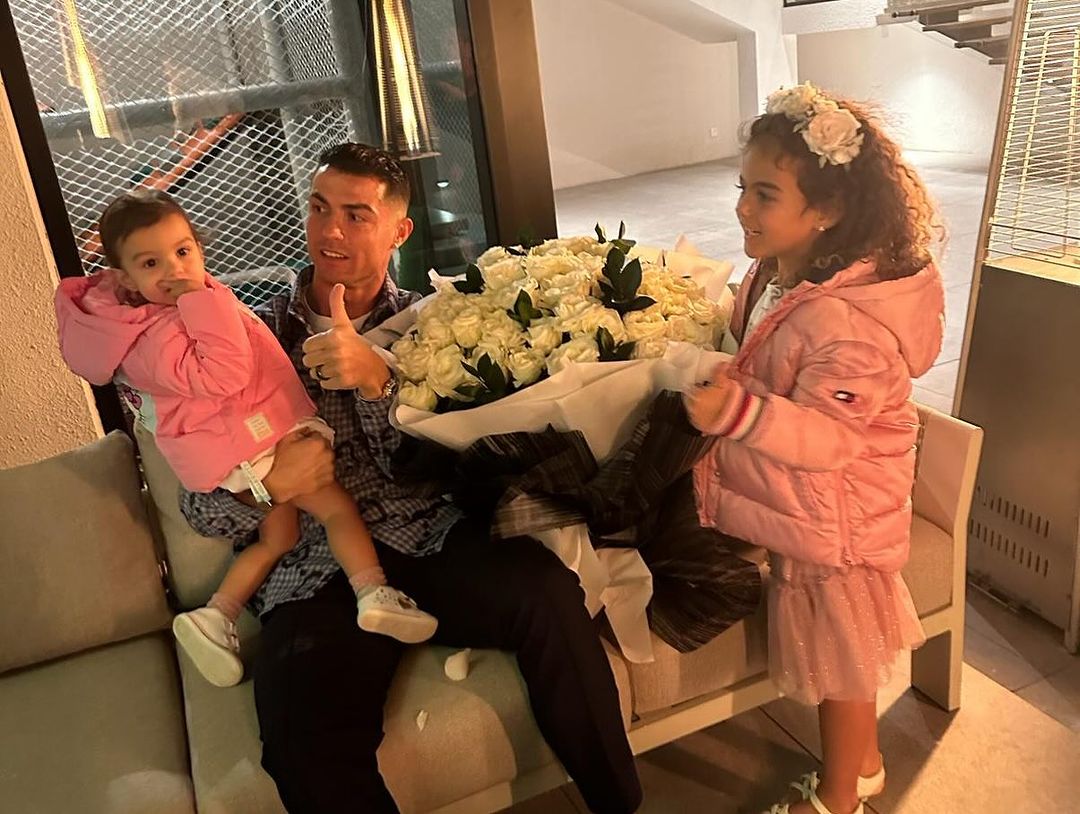 Cristiano Ronaldo celebra 39 anos em família e de forma simples 