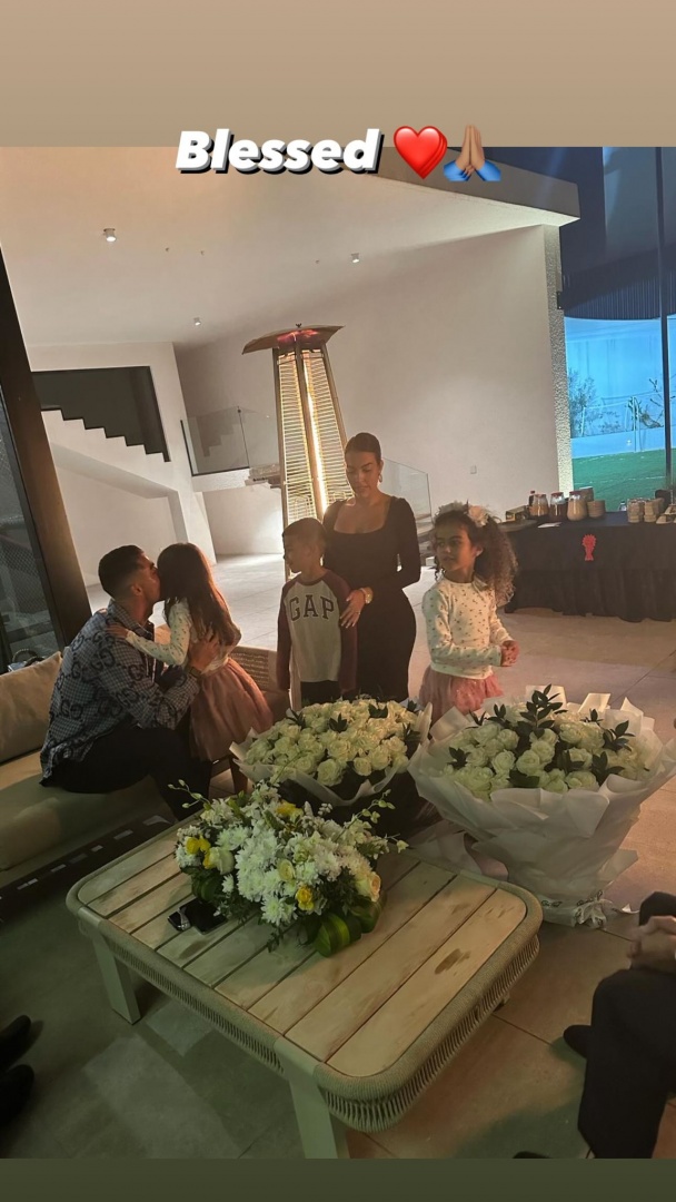 Cristiano Ronaldo celebra 39 anos em família e de forma simples