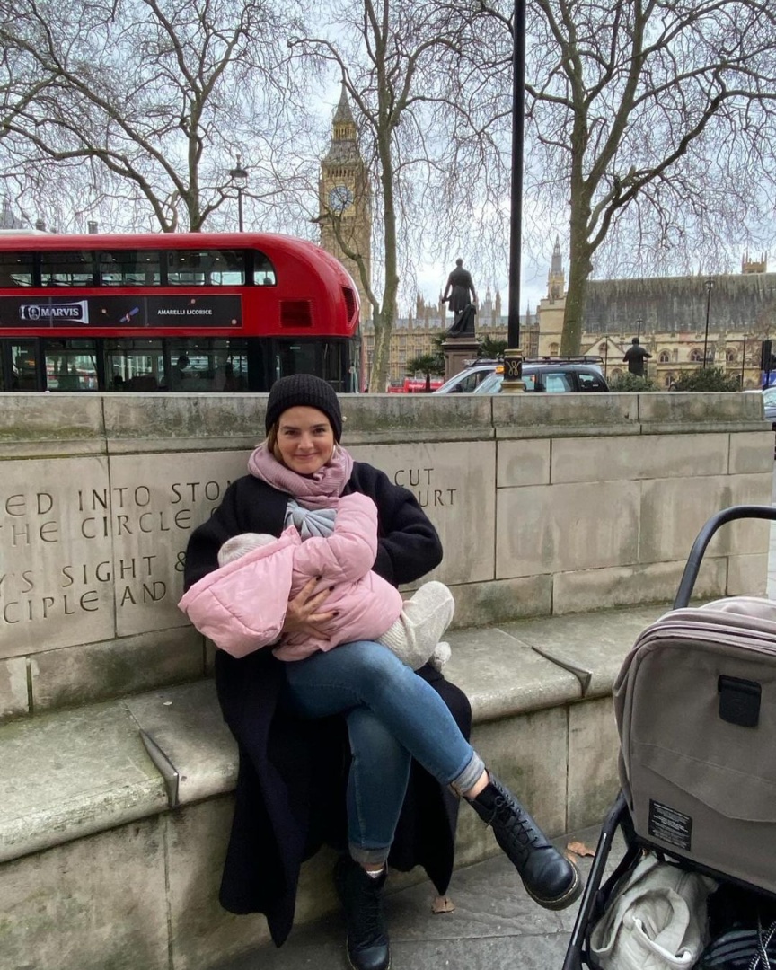 Leonor Seixas passeia por Londres com a filha