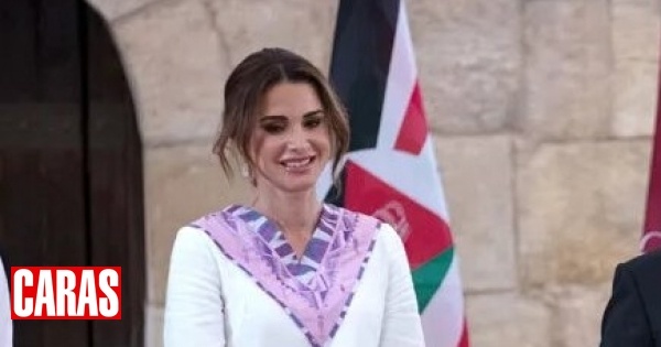 A elegância de Rania num vestido étnico