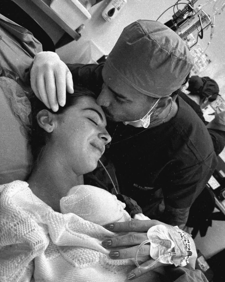 Maluma foi pai e encanta fãs com foto com a bebé
