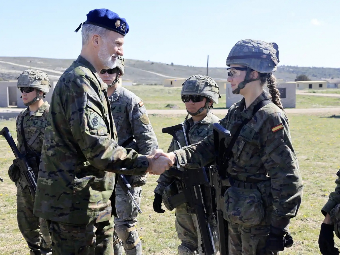 Felipe VI surpreende a princesa Leonor na Academia Militar