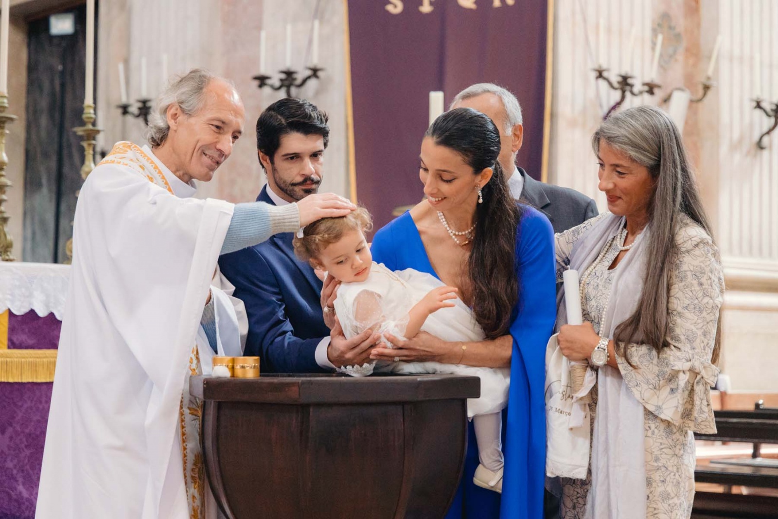  José Castelo Branco emocionado no batizado da neta