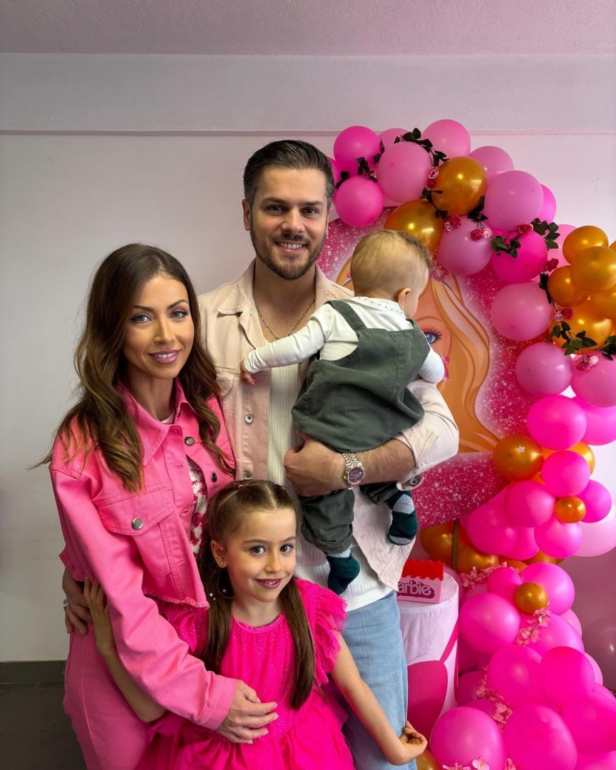 Laura Figueiredo, Mickael Carreira e os filhos, Beatriz e Gabriel
