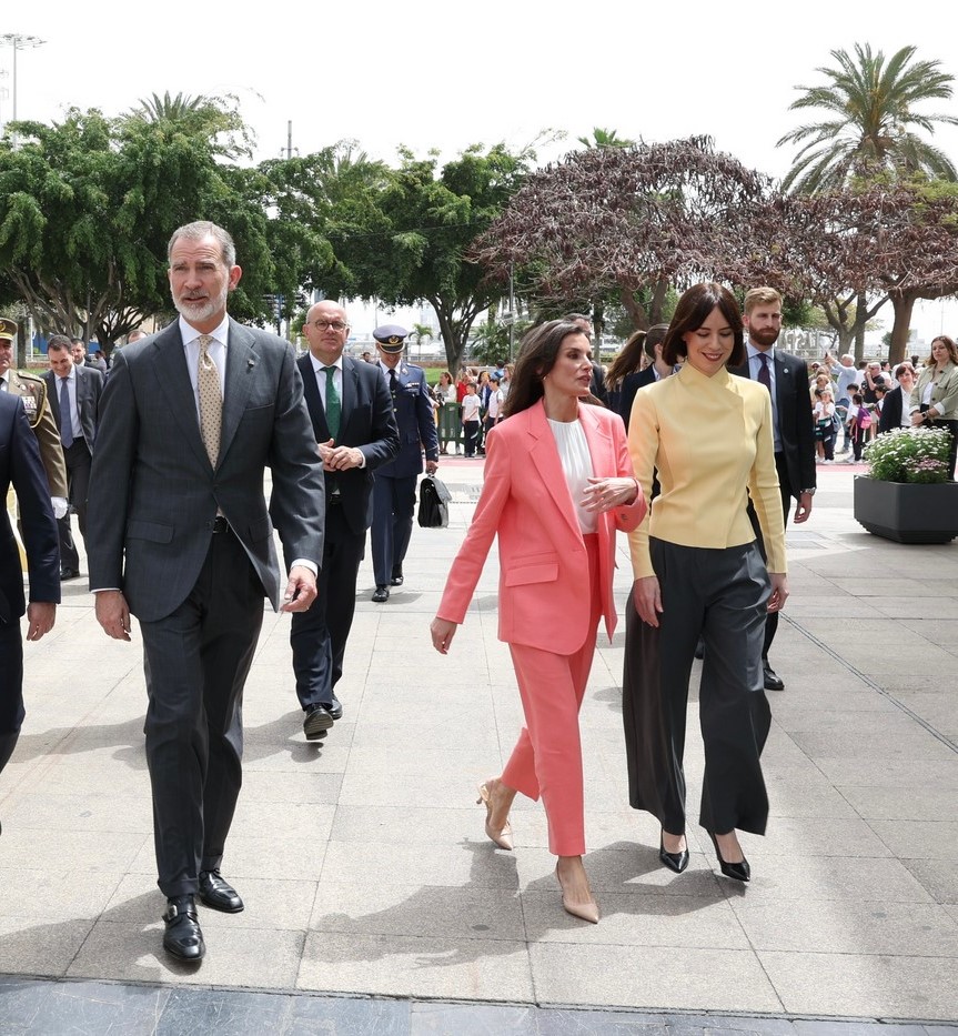 Letizia e Felipe VI visitam rainha Sofia na clínica