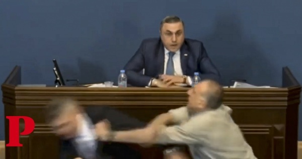 Lei dos “agentes estrangeiros” motiva agressão no parlamento da Geórgia