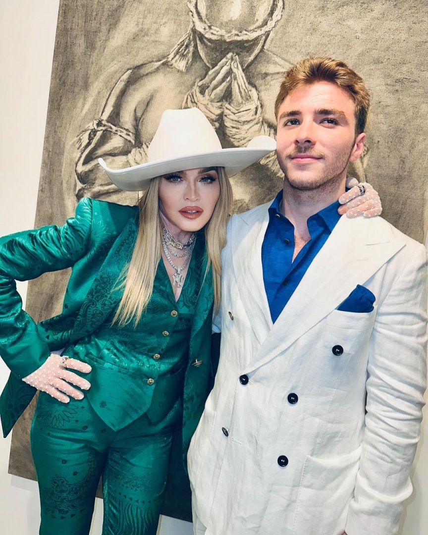 Rocco Ritchie estreia exposição com o apoio da mãe, Madonna