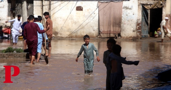 Chuvas torrenciais matam mais de 100 pessoas no Afeganistão e Paquistão