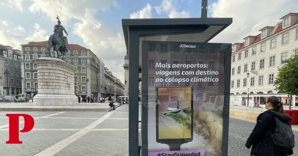 Climáximo substitui cartazes na Baixa de Lisboa em protesto contra os combustíveis fósseis