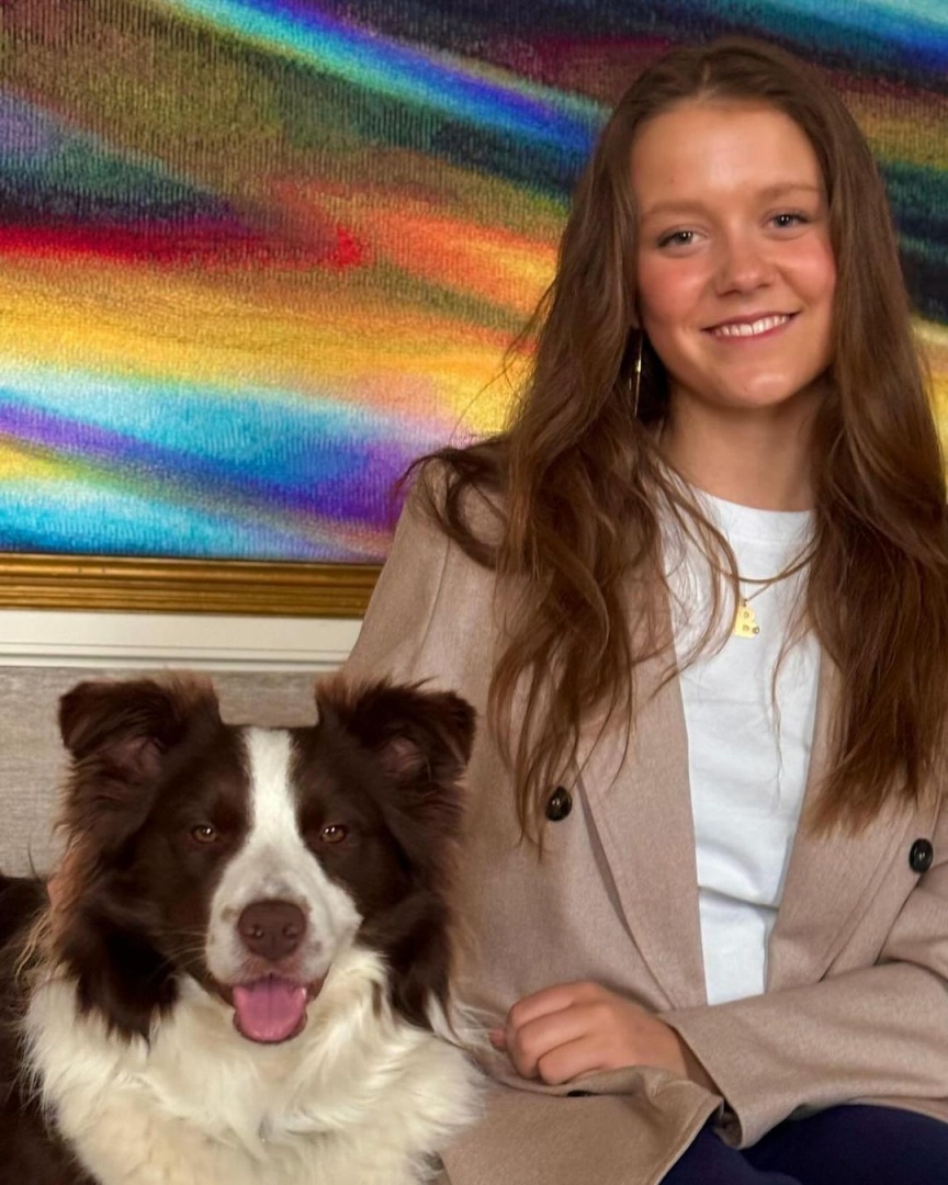 Princesa Isabella da Dinamarca assinala 17.º aniversário com duas novas fotoscom um amigo especial