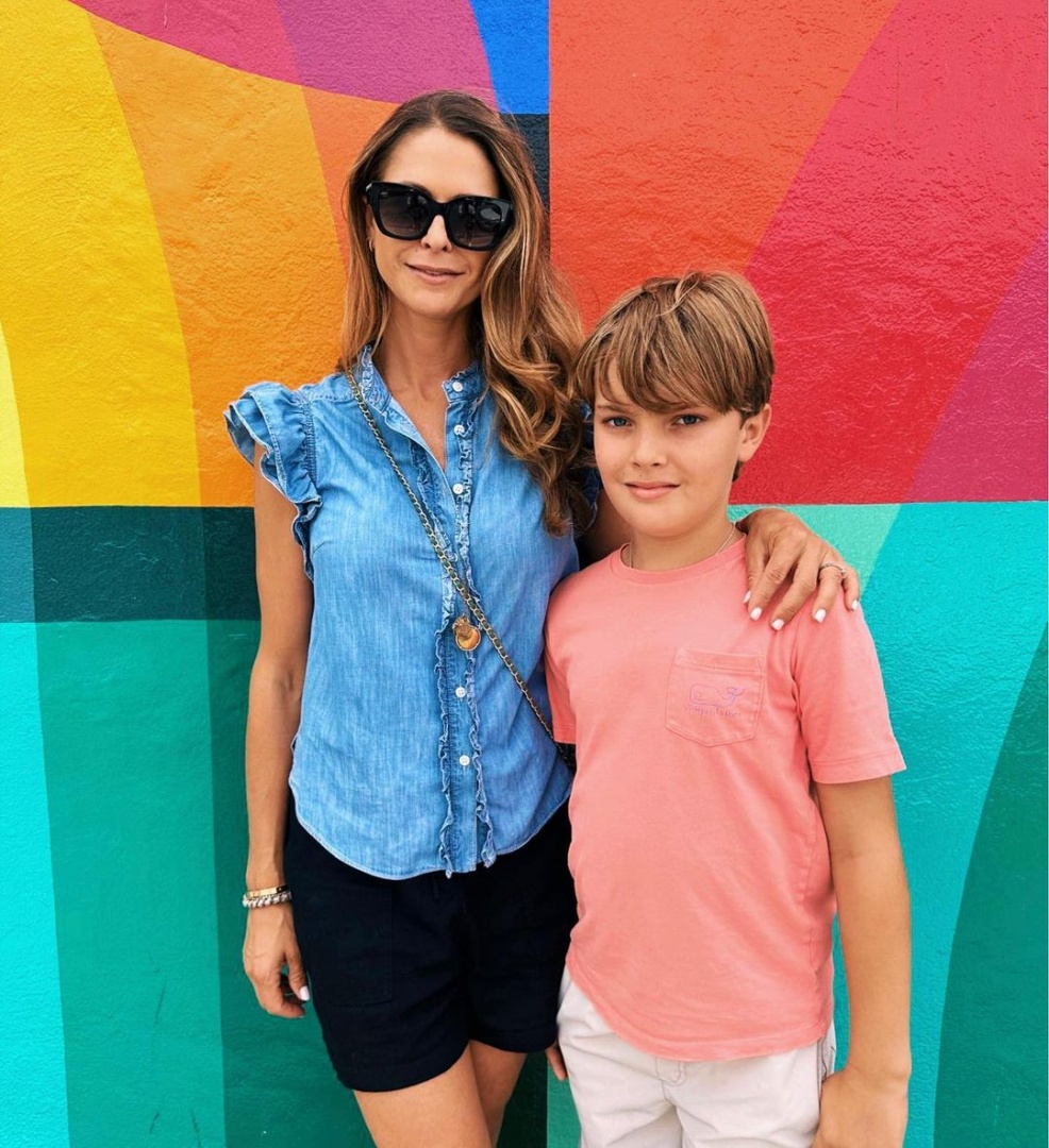 Acompanhada pelo filho, princesa Madalena visita obra de Bordalo II em Miami