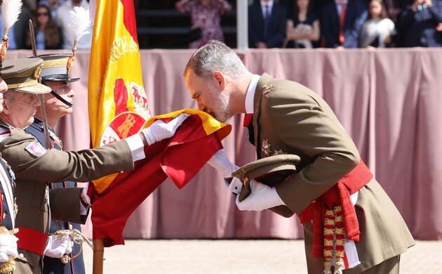 O reencontro dos reis de Espanha com a princesa Leonor no 40.º aniversário do juramento de bandeira de Felipe VI