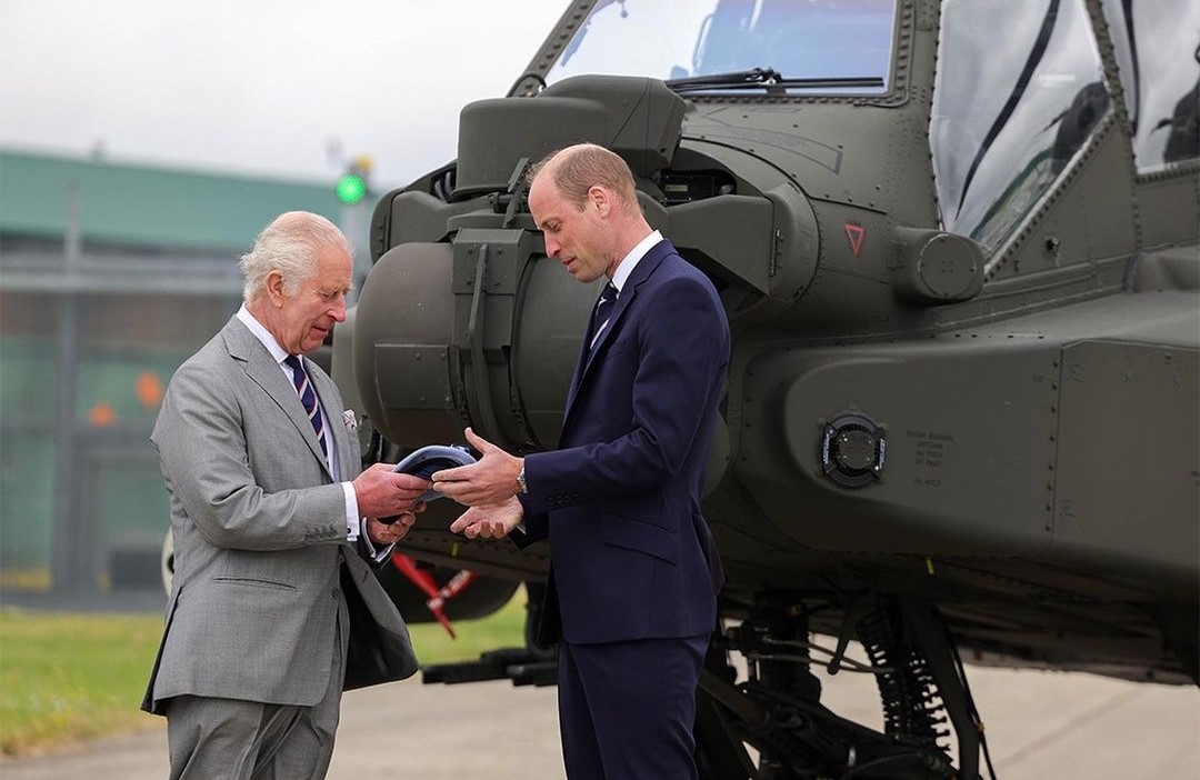 Carlos II entregou ao filho o cargo de Coronel Chefe do Corpo de Aviação do Exército e elogiou William