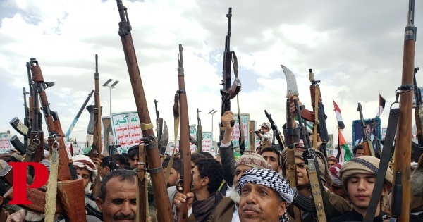 Ataques norte-americanos e britânicos contra Houthis causam pelo menos dois mortos no Iémen