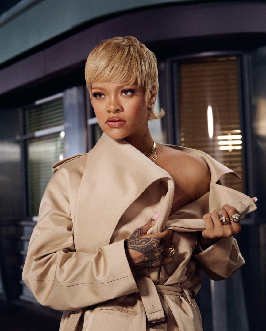 Rihanna surpreende com novo corte de cabelo