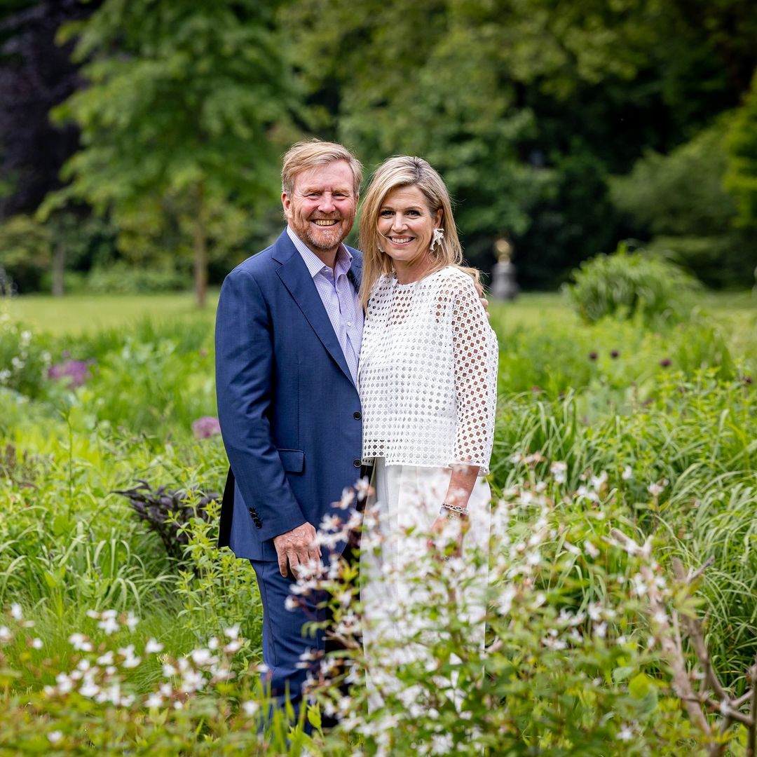 Máxima e Guilherme dos Países Baixos protagonizam tradicional sessão de fotos com as filhas 