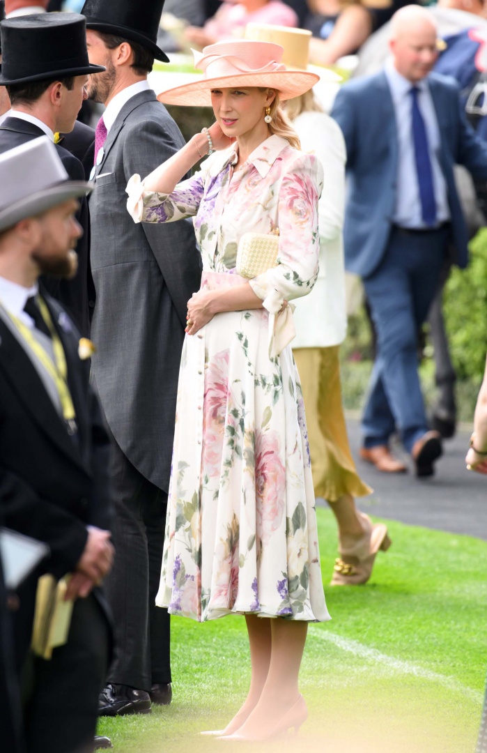 Quatro meses depois da morte trágica do marido, lady Gabriella Windsor reaparece em Ascot