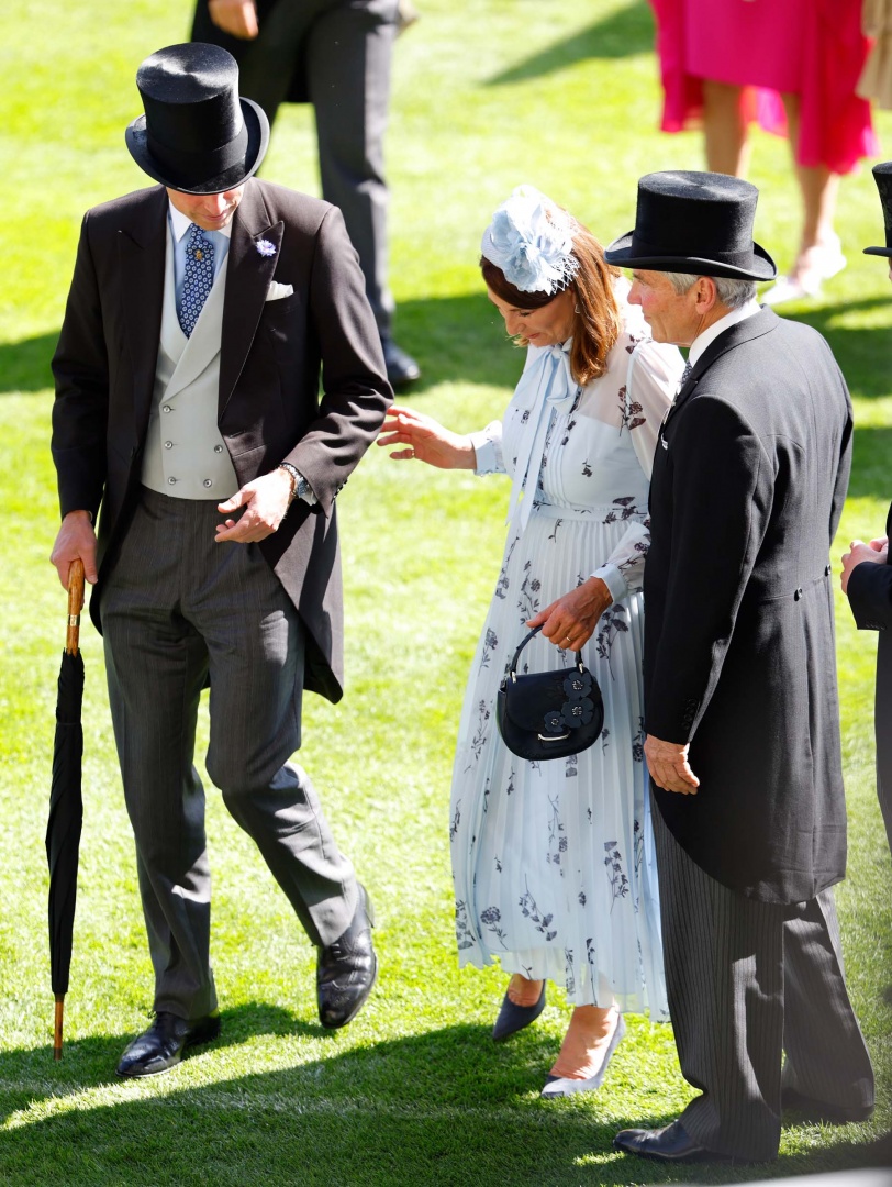 O carinhoso gesto de William com os pais de Kate nas famosas corridas de Ascot