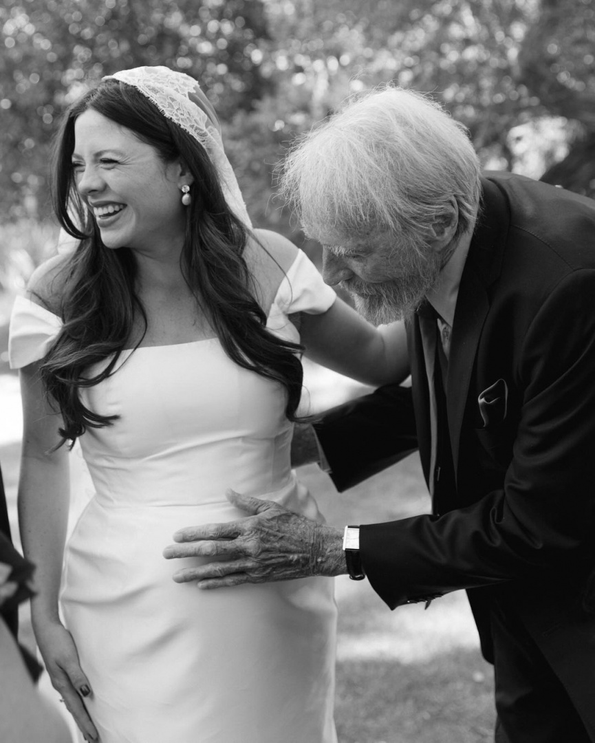 Aos 94 anos, Clint Eastwood assiste ao casamento da filha e prepara-se para voltar a ser avô