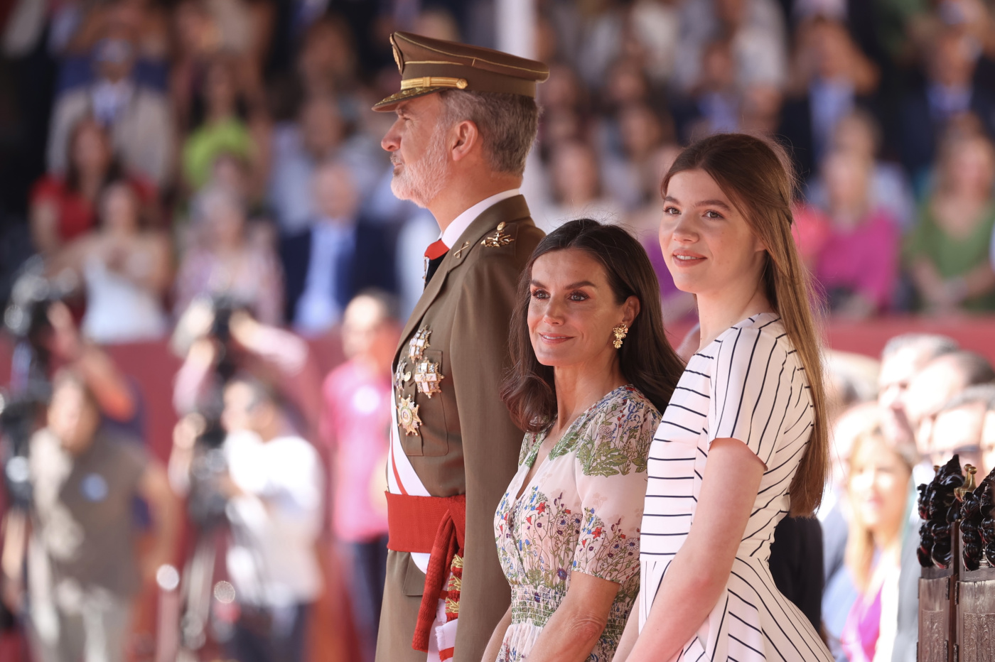 Princesa Leonor termina formação na Academia Militar de Saragoça e recebe a Grã-Cruz de Mérito Militar