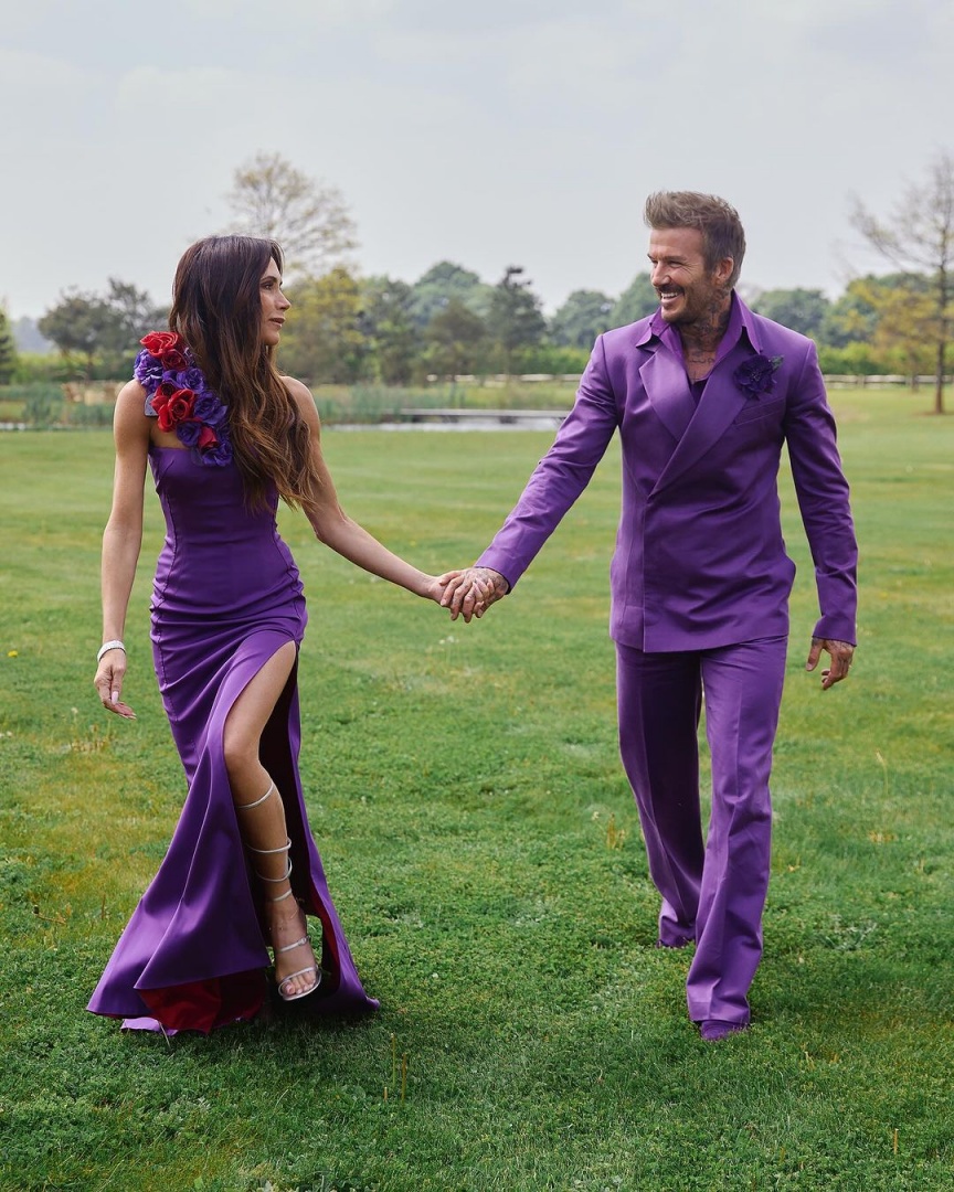 Victoria e David Beckham celebram 25 anos de casados e assinalam a data com "look" simbólico