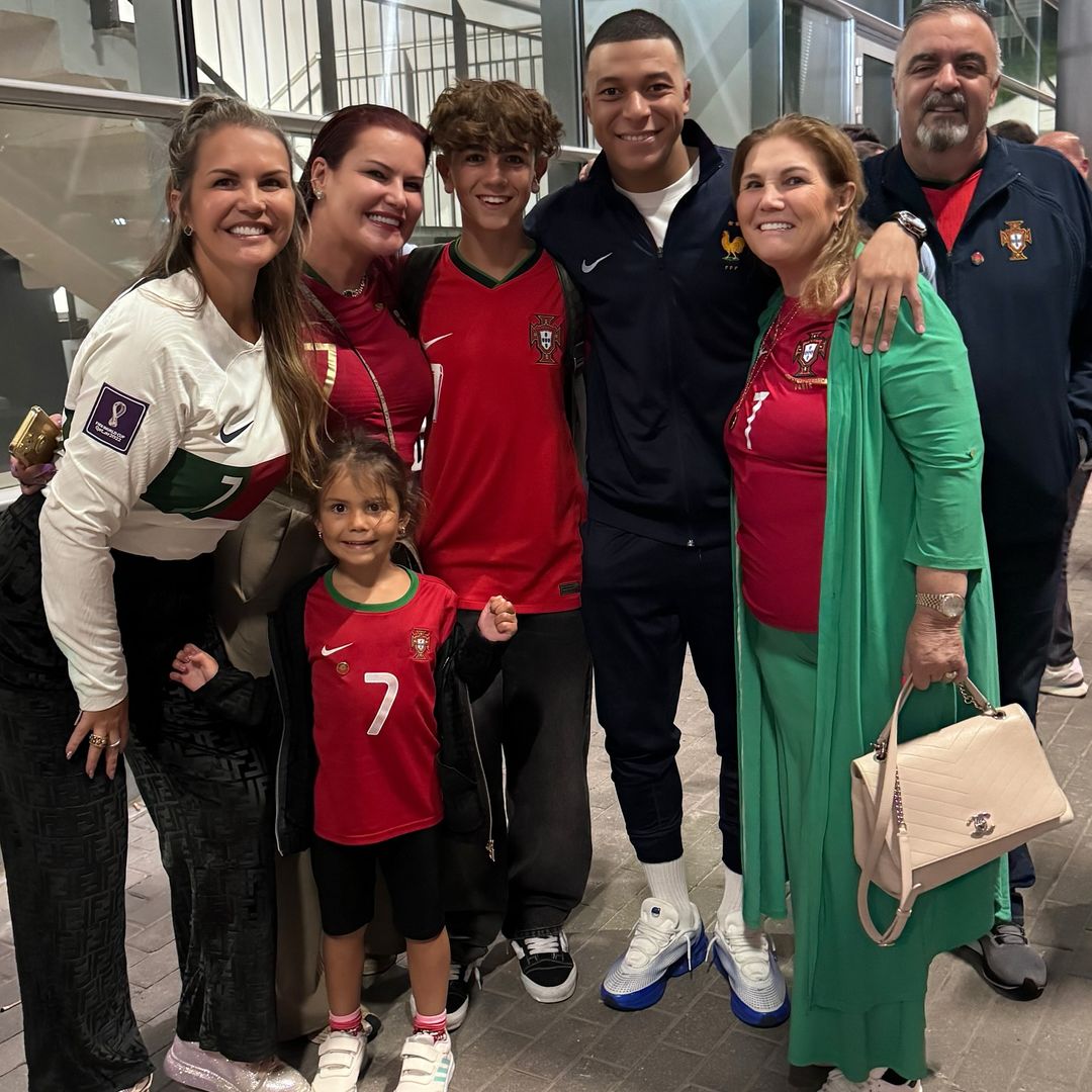 O encontro da família de Cristiano Ronaldo com Mbappé 