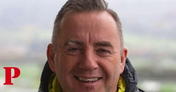 Quem é John Hunt: de polícia de giro a comentador de corridas de cavalos da BBC