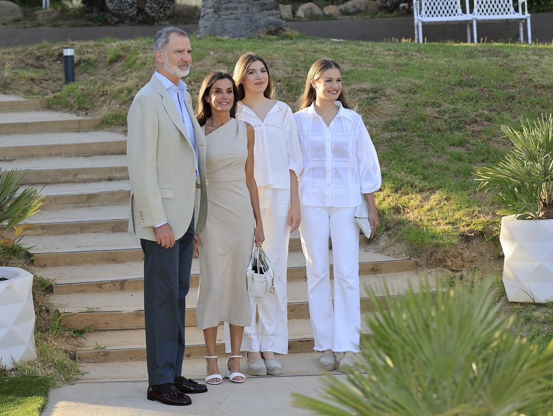 Acompanhados pelos filhas, Letizia e Felipe VI dão início às celebrações dos Prémios Princesa de Girona