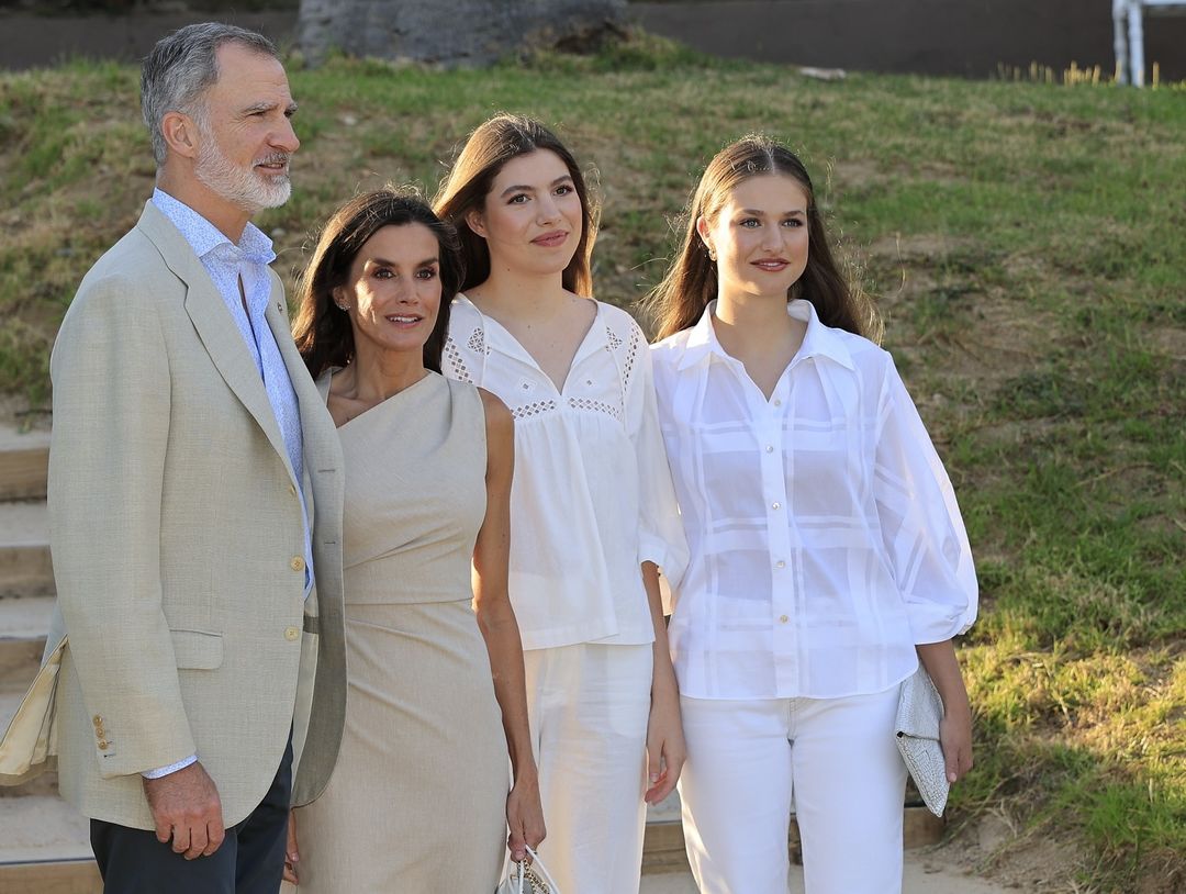 Acompanhados pelos filhas, Letizia e Felipe VI dão início às celebrações dos Prémios Princesa de Girona