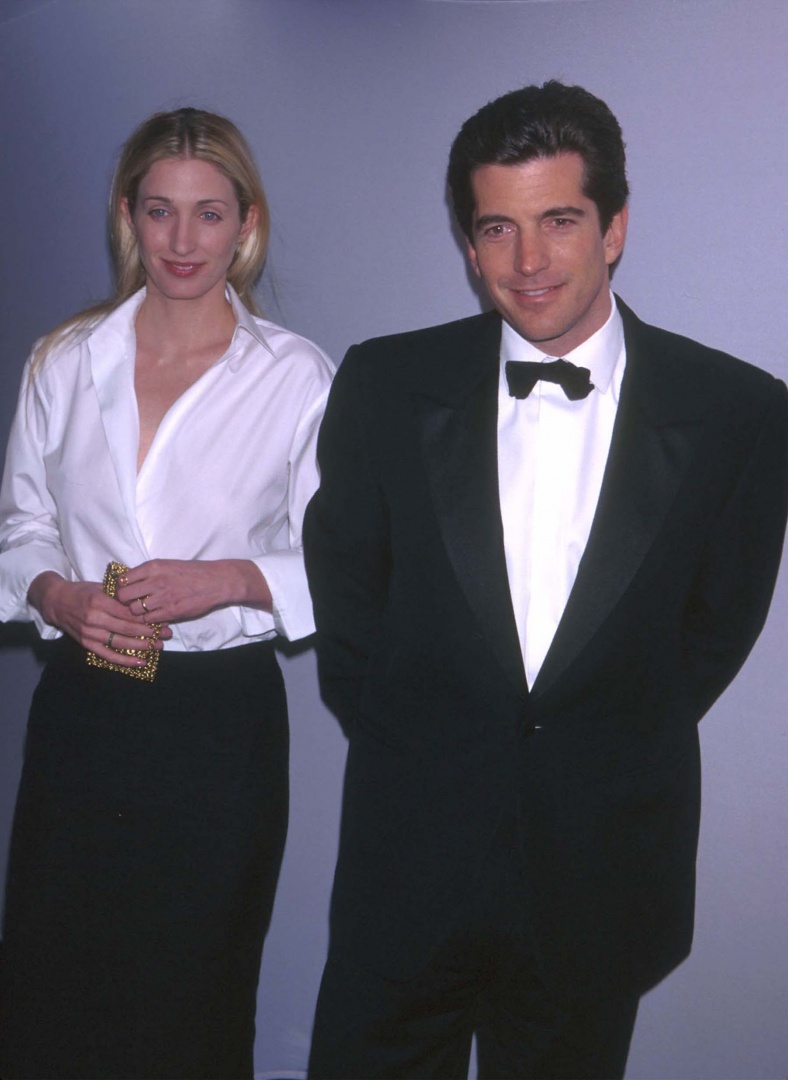 John Kennedy Jr. e Carolyn Bessette morreram há 25 anos