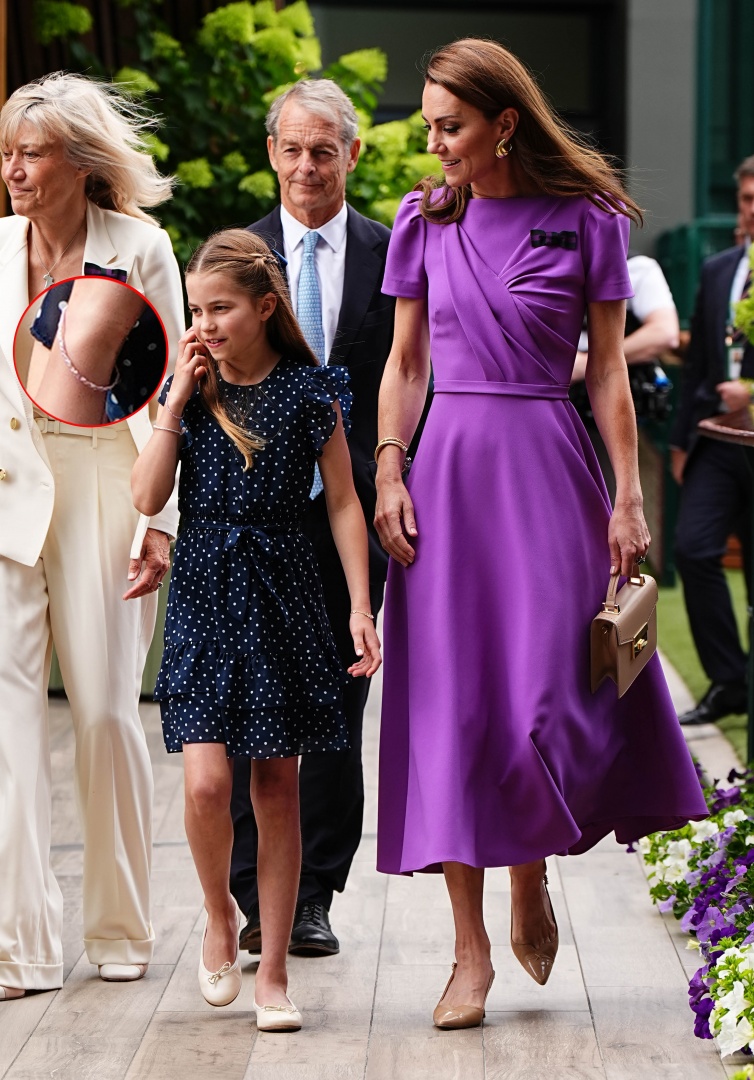 Carlos III e a princesa Charlotte rendidos às pulseiras da amizade